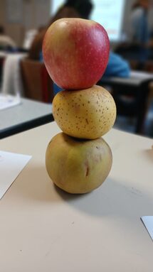 3 pommes.jpeg